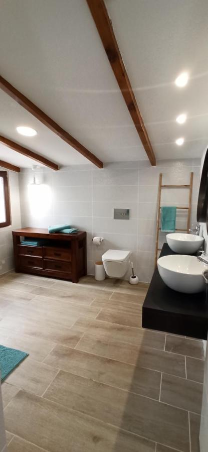 Beautiful Chalet With Wifi And Free Parking Arona  Exterior foto