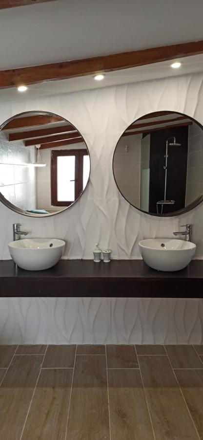 Beautiful Chalet With Wifi And Free Parking Arona  Exterior foto